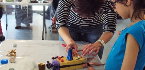 Enfant participant à l'atelier avec Yanine