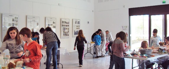 Enfants participant à un atelier Touchatou